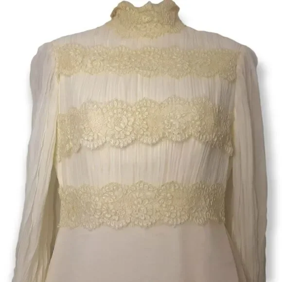 Vintage 1970s Wedding Gown size 10 - Picture 4 of 13